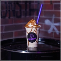 Romige milkshake met Lotus Biscoff, slagroom en extra crunchy Lotus koekstukjes