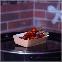 4 Supermalse kipspiesjes, licht gekruid, en heerlijk zacht van binnen. ideaal om te dippen.